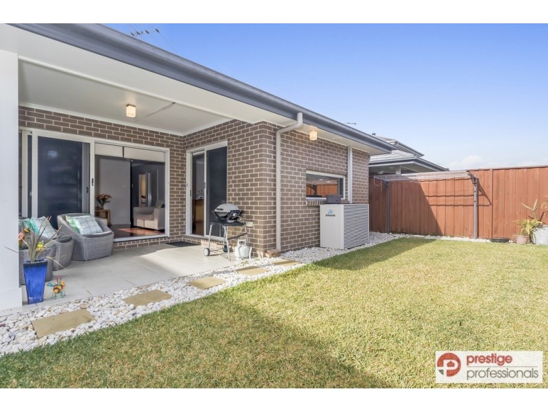 28 Bushview Lane, Moorebank NSW 2170