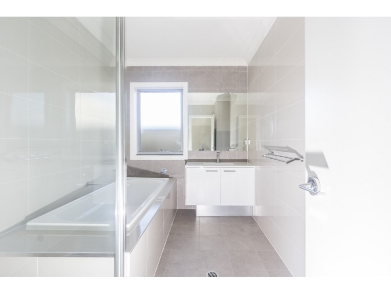 5 Desmond Avenue, Moorebank NSW 2170