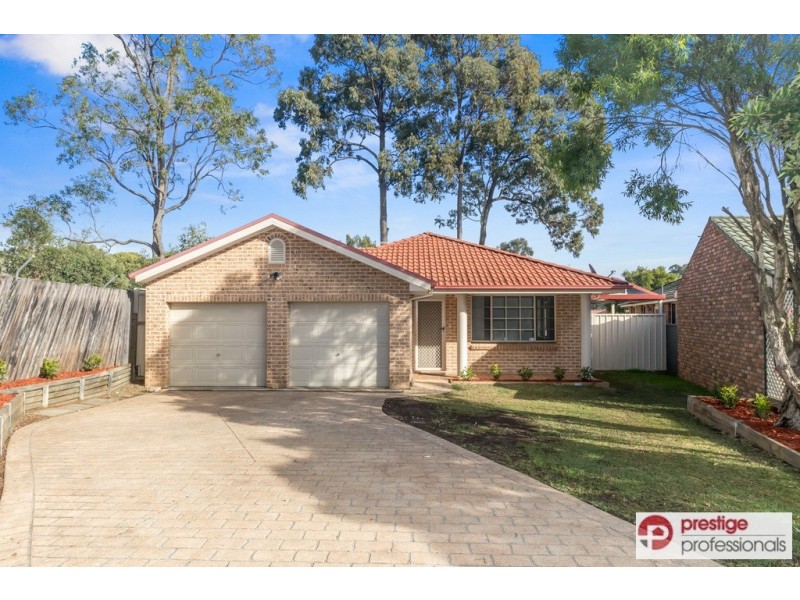 15 Merrang Court, Wattle Grove NSW 2173