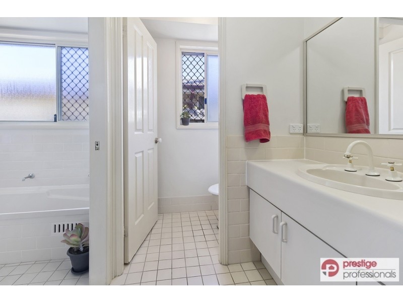 7 Yallum Court, Wattle Grove NSW 2173