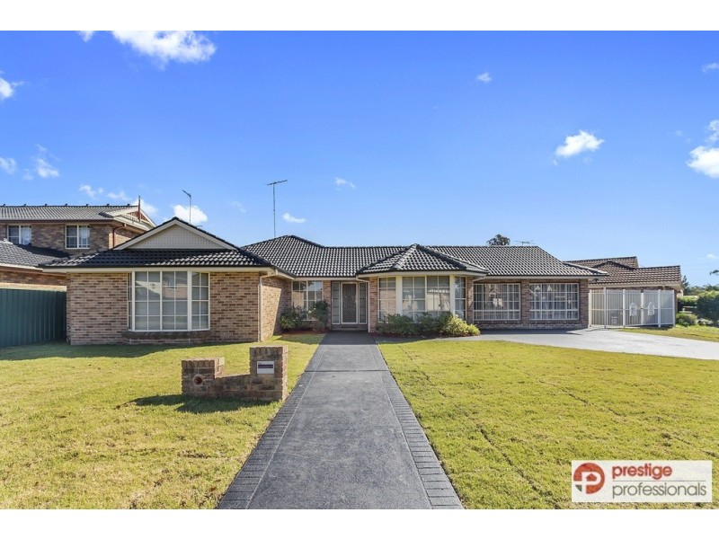 8 Pedder Court, Wattle Grove NSW 2173