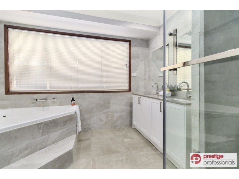 8 Pedder Court, Wattle Grove NSW 2173