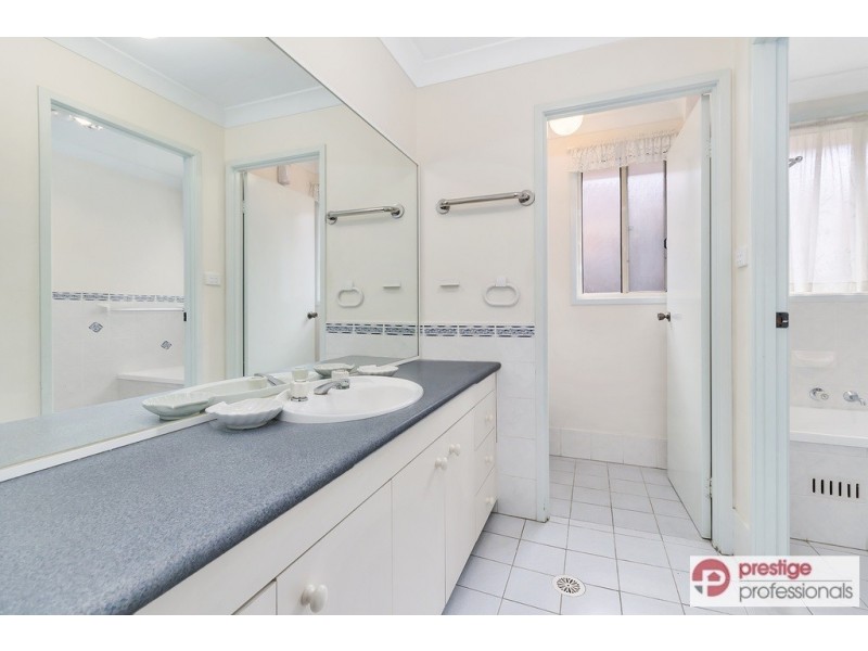 18 Jimbour Court, Wattle Grove NSW 2173