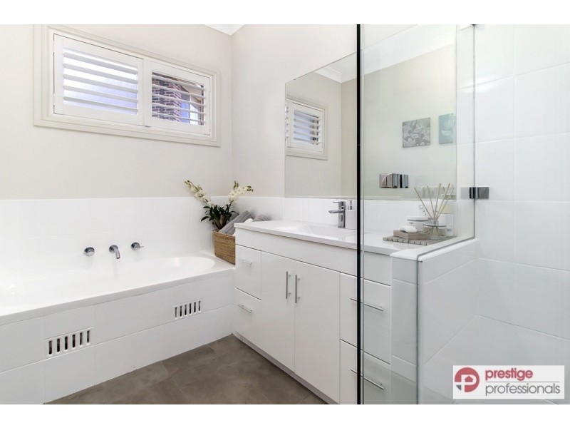 6 Eildon Court, Wattle Grove NSW 2173