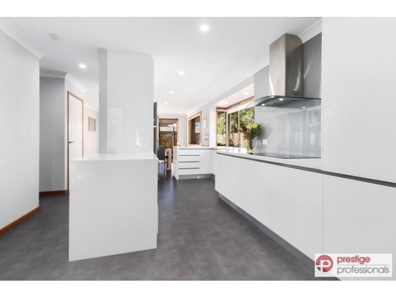 11 Kew Gardens Court, Wattle Grove NSW 2173