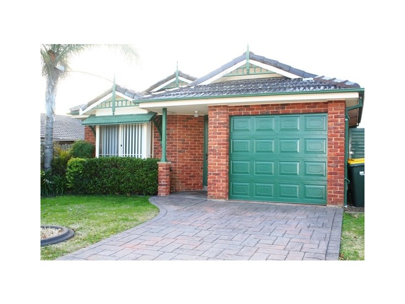 4 Farnborough Court, Wattle Grove NSW 2173