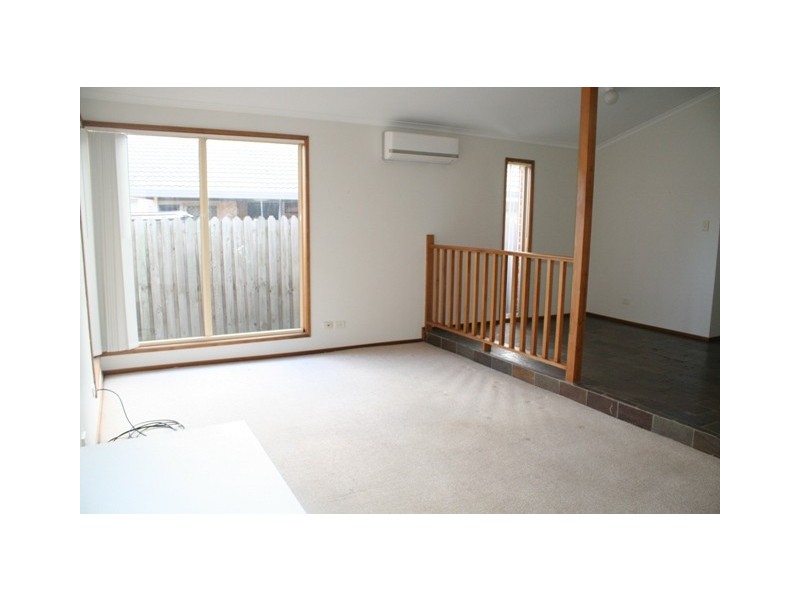 4 Farnborough Court, Wattle Grove NSW 2173