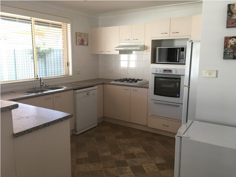 18 Gracemere Court, Wattle Grove NSW 2173