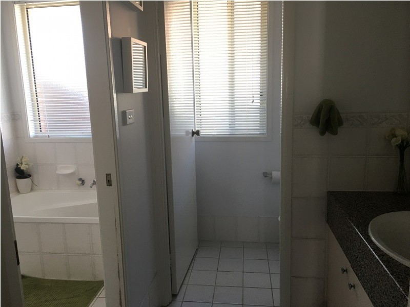 18 Gracemere Court, Wattle Grove NSW 2173