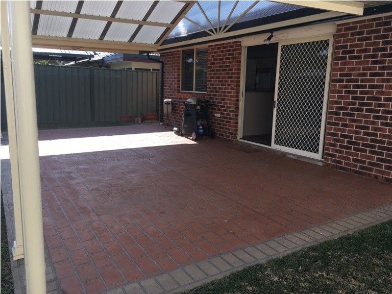 18 Gracemere Court, Wattle Grove NSW 2173