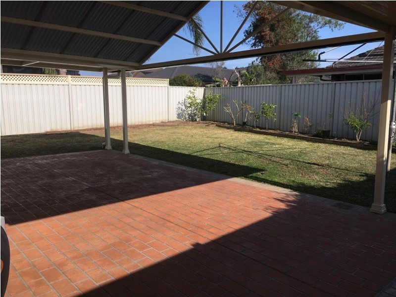 18 Gracemere Court, Wattle Grove NSW 2173