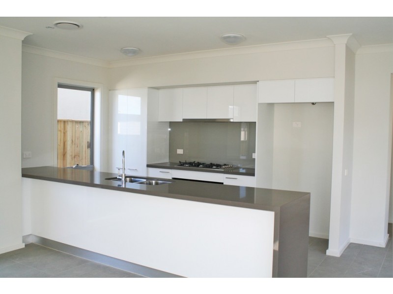 9 Greenview Drive, Moorebank NSW 2170