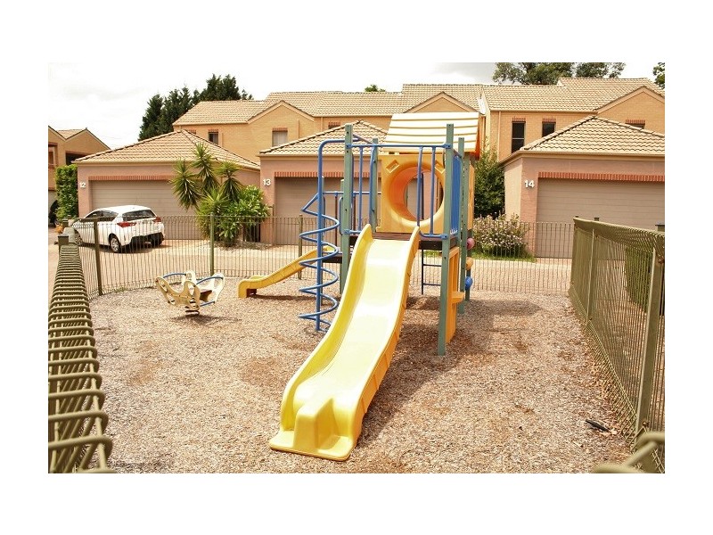 16/20 Continua Court, Wattle Grove NSW 2173