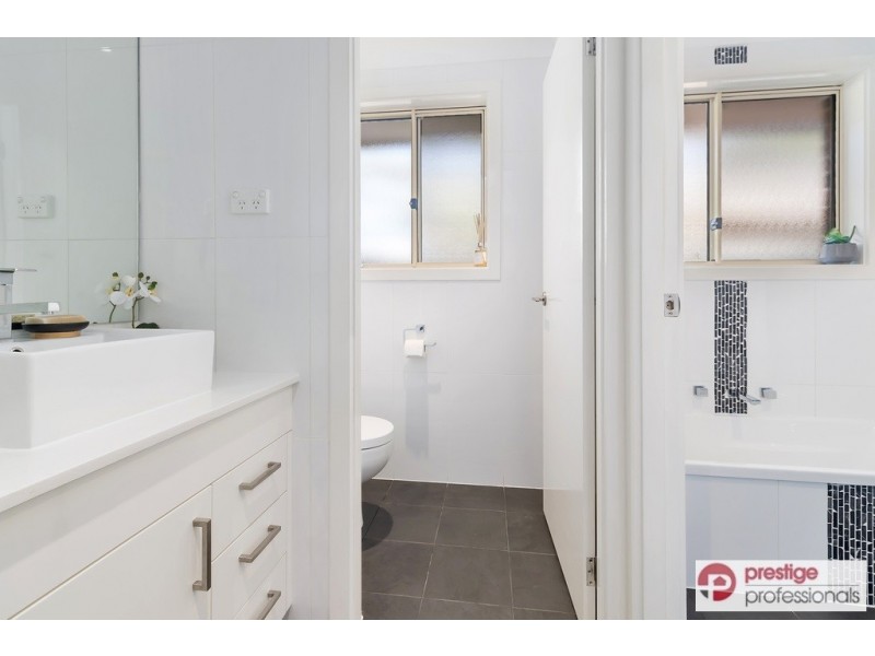 9 Kanangra Court, Wattle Grove NSW 2173