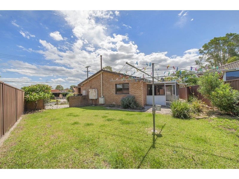 2 Holly Avenue, Chipping Norton NSW 2170