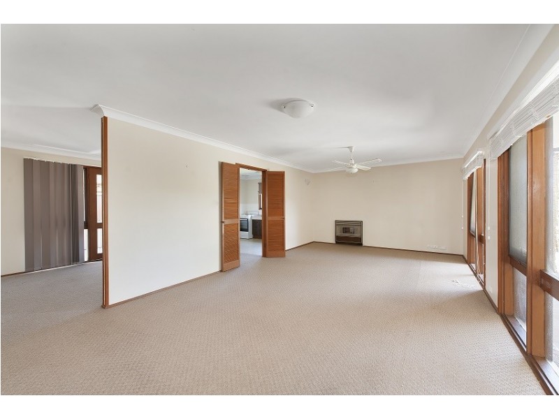 2 Holly Avenue, Chipping Norton NSW 2170