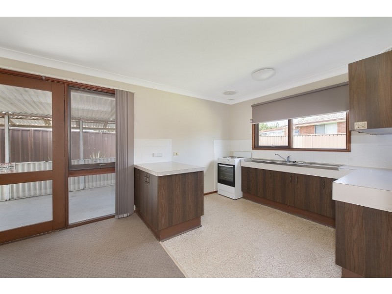 2 Holly Avenue, Chipping Norton NSW 2170