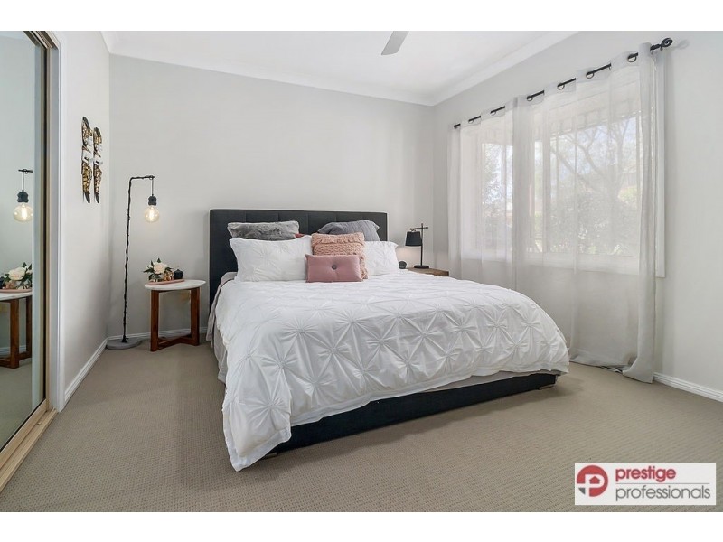 15 Kew Gardens Court, Wattle Grove NSW 2173