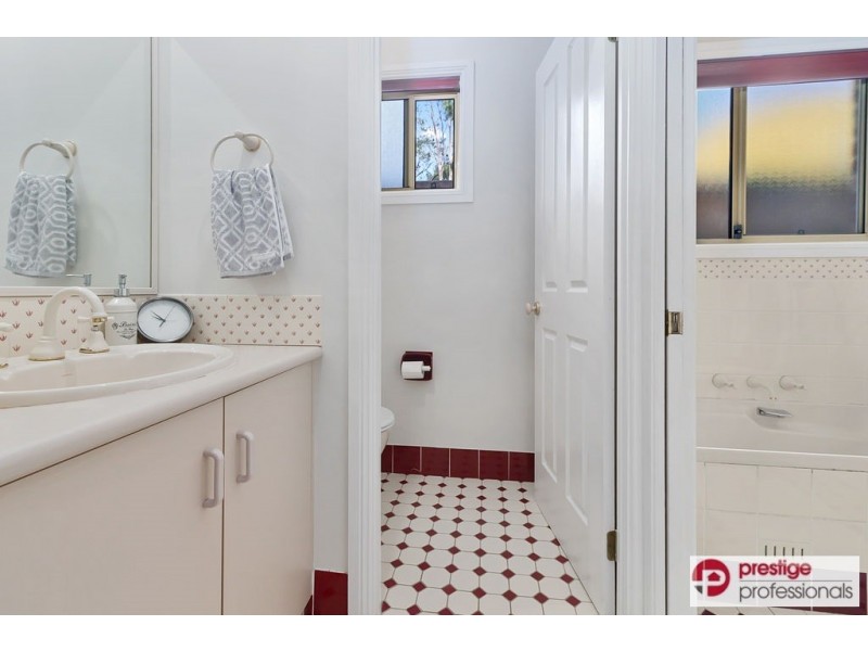 15 Kew Gardens Court, Wattle Grove NSW 2173