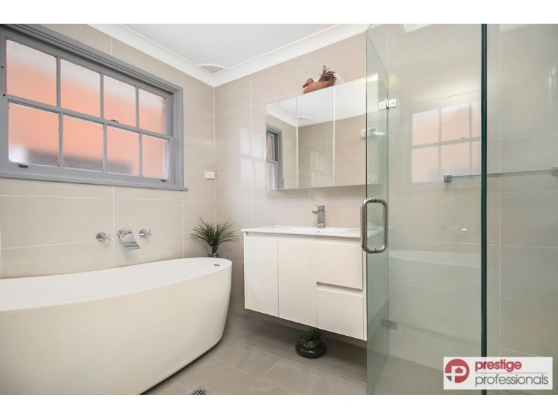 7 Gal Crescent, Moorebank NSW 2170