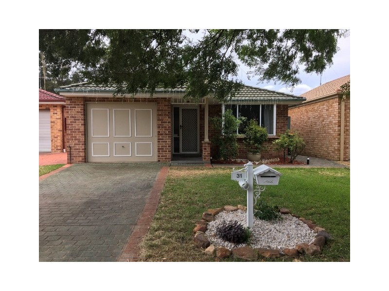 31 Wombeyan Court, Wattle Grove NSW 2173