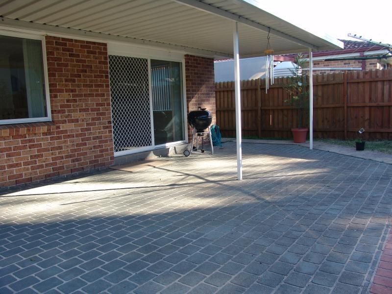 31 Wombeyan Court, Wattle Grove NSW 2173