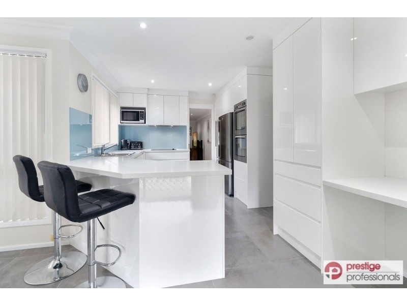 6 Armata Court, Wattle Grove NSW 2173