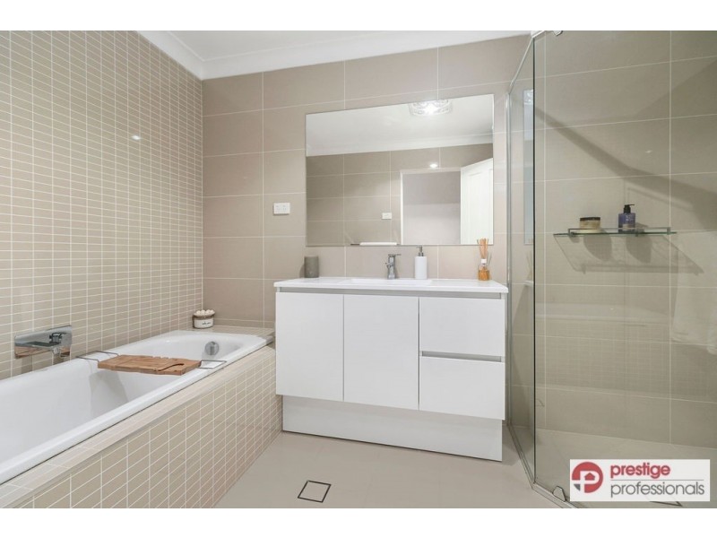 6 Armata Court, Wattle Grove NSW 2173