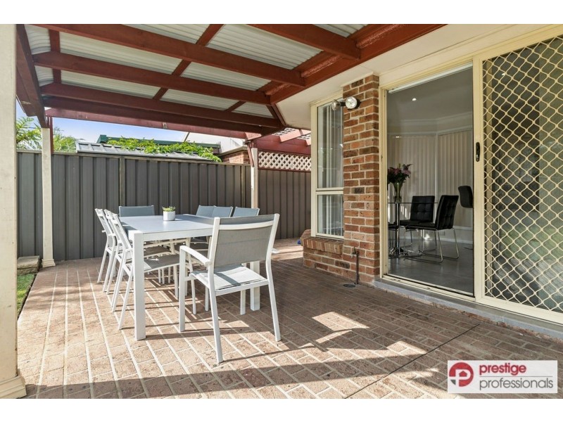 6 Armata Court, Wattle Grove NSW 2173