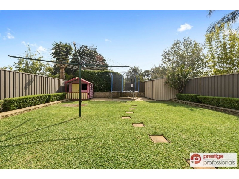 6 Armata Court, Wattle Grove NSW 2173
