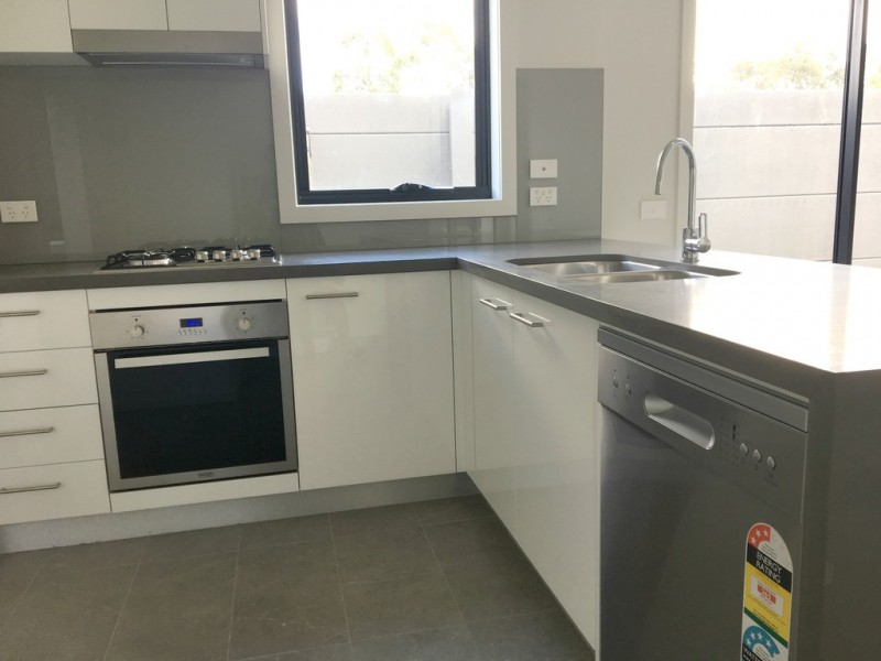 39 Hennessy Avenue, Moorebank NSW 2170