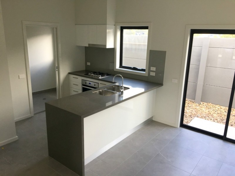 39 Hennessy Avenue, Moorebank NSW 2170