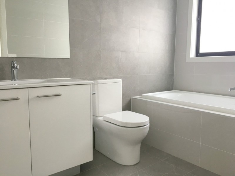 39 Hennessy Avenue, Moorebank NSW 2170