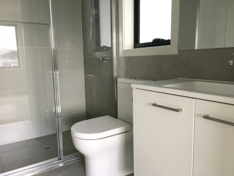 39 Hennessy Avenue, Moorebank NSW 2170