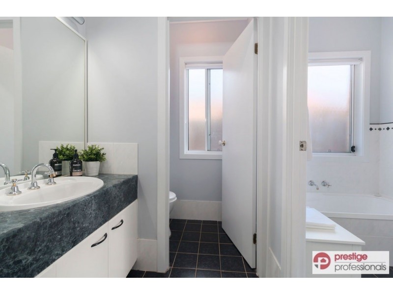 18 Delfin Drive, Wattle Grove NSW 2173