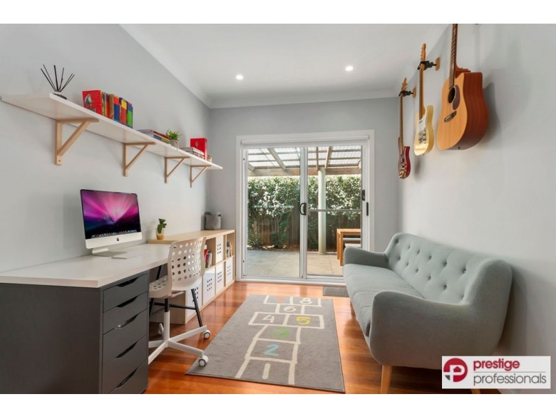 18 Delfin Drive, Wattle Grove NSW 2173