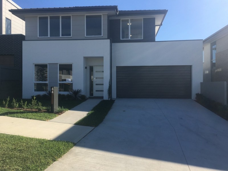 44 Hennessy Avenue, Moorebank NSW 2170
