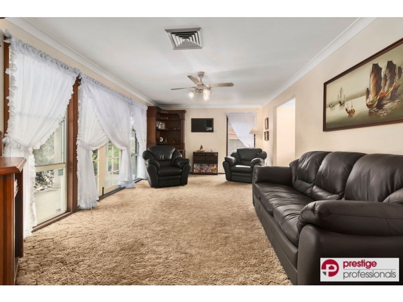 15 Bungarra Crescent, Chipping Norton NSW 2170