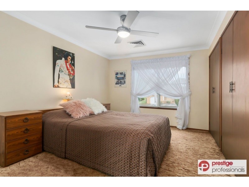 15 Bungarra Crescent, Chipping Norton NSW 2170