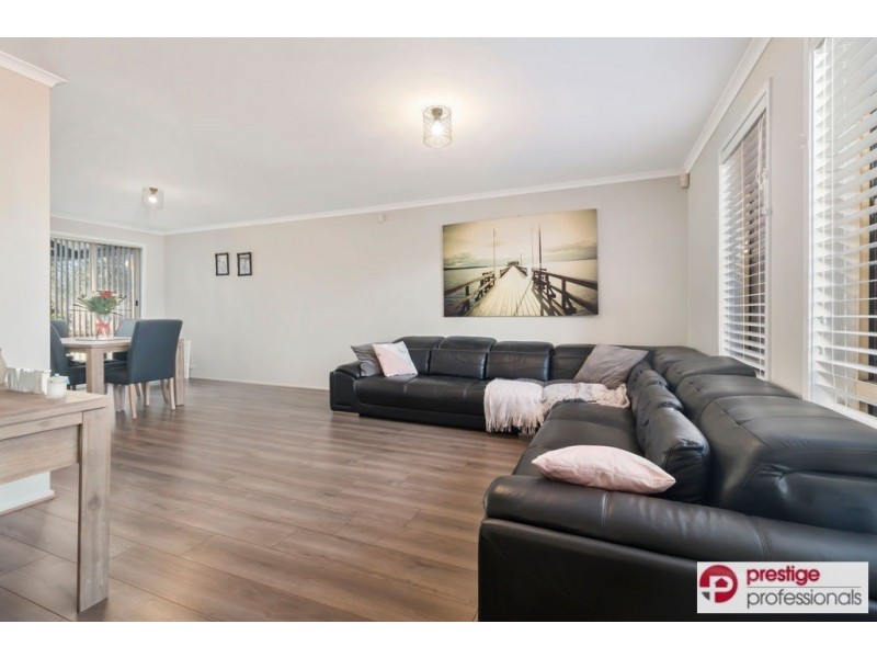 2 Elderslie Court, Wattle Grove NSW 2173