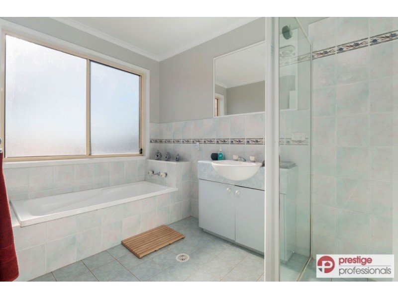 2 Elderslie Court, Wattle Grove NSW 2173