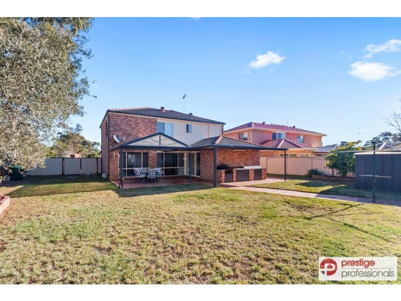 2 Elderslie Court, Wattle Grove NSW 2173