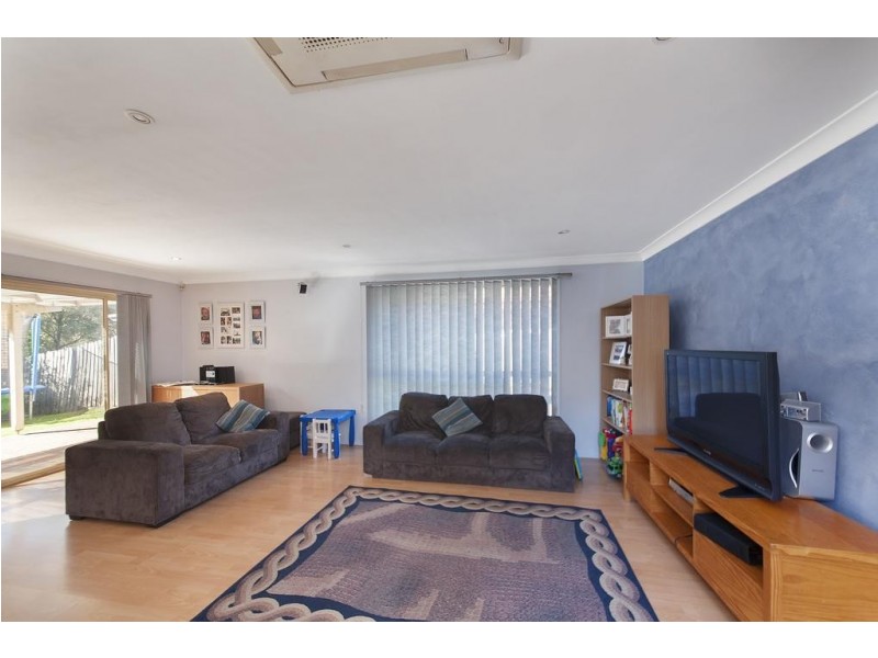 10 Torrens Court, Wattle Grove NSW 2173