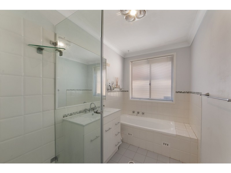 10 Torrens Court, Wattle Grove NSW 2173