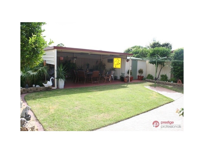 5 Collie Court, Wattle Grove NSW 2173