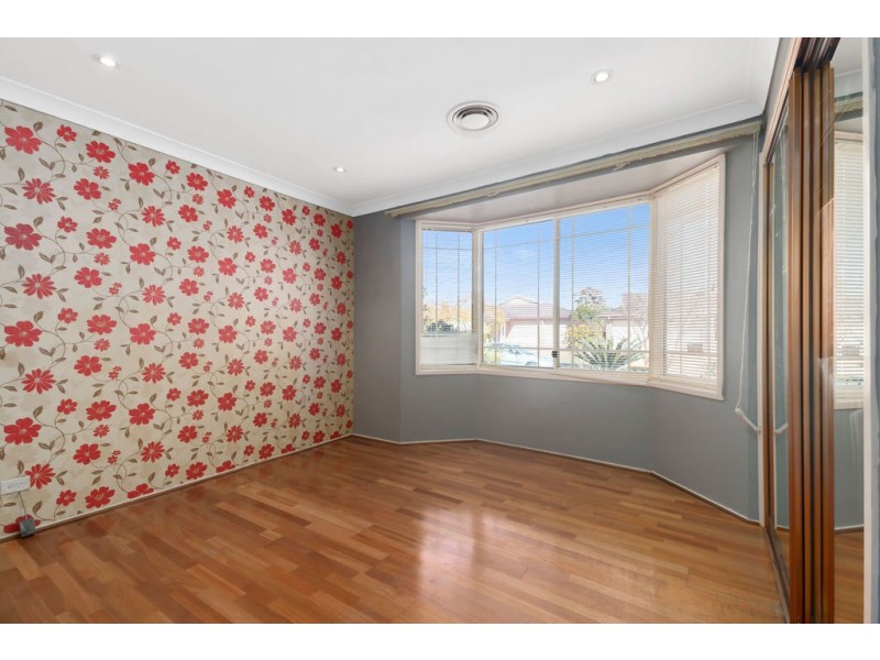 25 Martindale Court, Wattle Grove NSW 2173