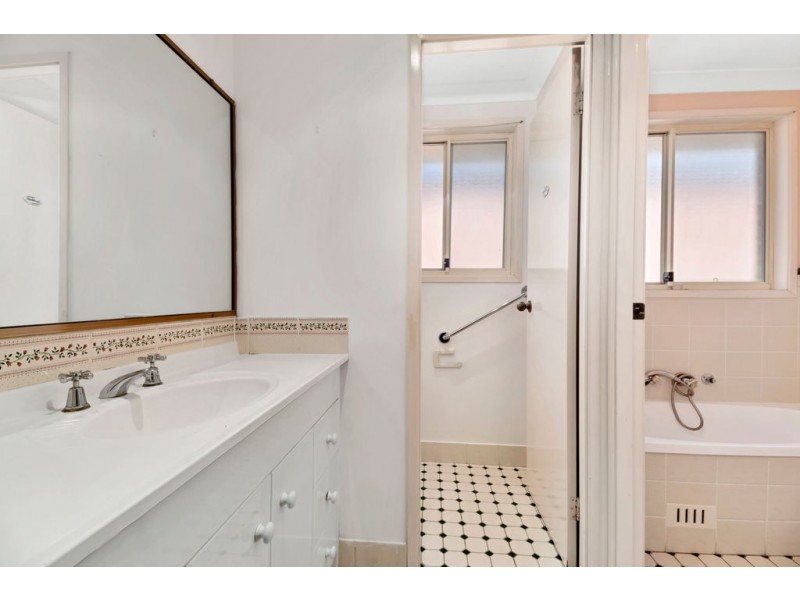 25 Martindale Court, Wattle Grove NSW 2173