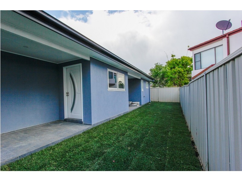 1A Quamby Court, Wattle Grove NSW 2173