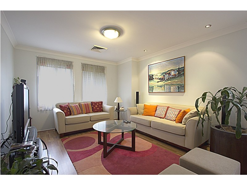 19 Banyule Court, Wattle Grove NSW 2173