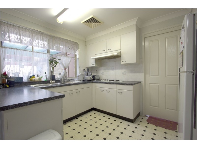 19 Banyule Court, Wattle Grove NSW 2173